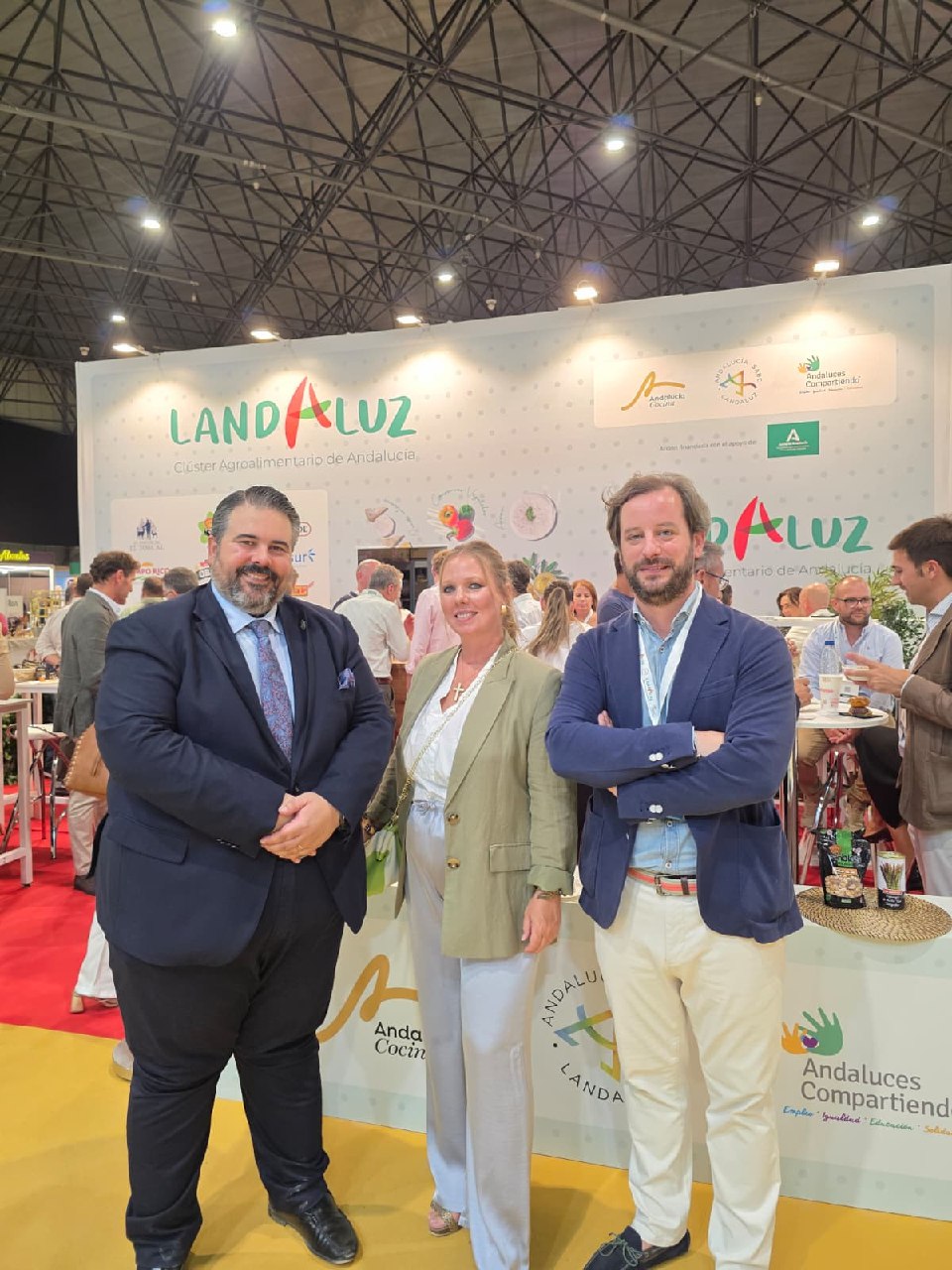 Gonzalo Fernández-Sambruno, Susana Pedrero y Luis Gómez de las Cortinas en el espacio de LANDALUZ.